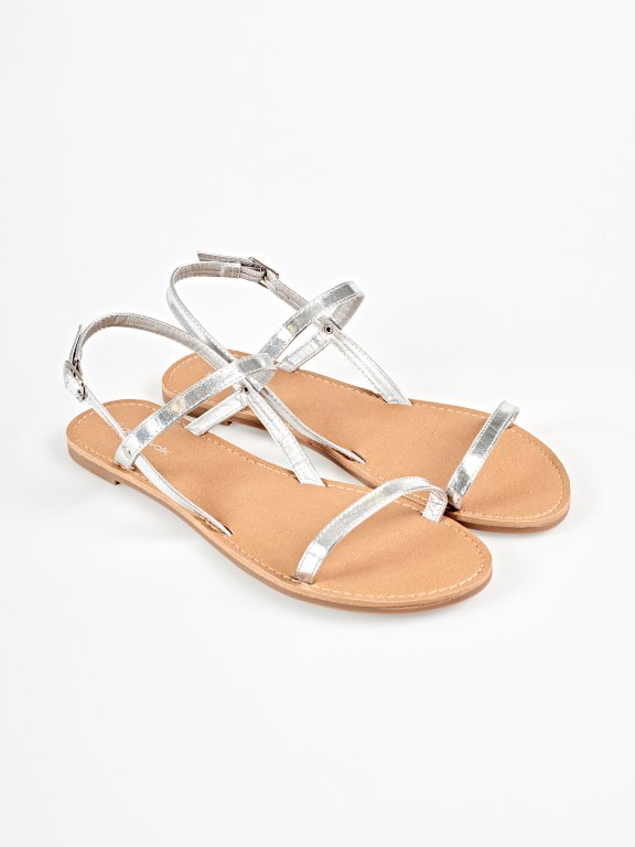Basic strappy flat sandals