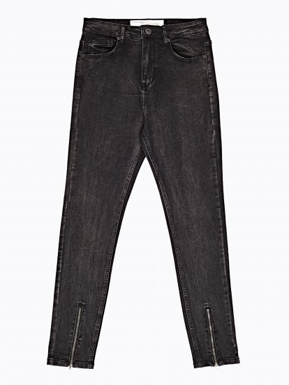 Straight slim fit jeans with zippers