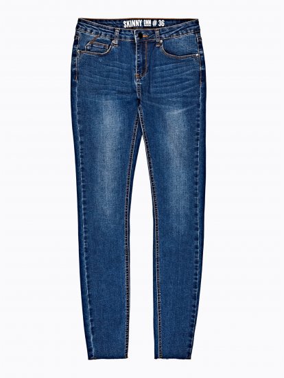 Skinny jeans with raw edge hem