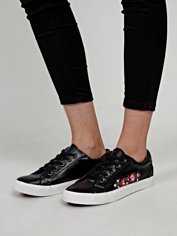 Sneakers with floral embroidery