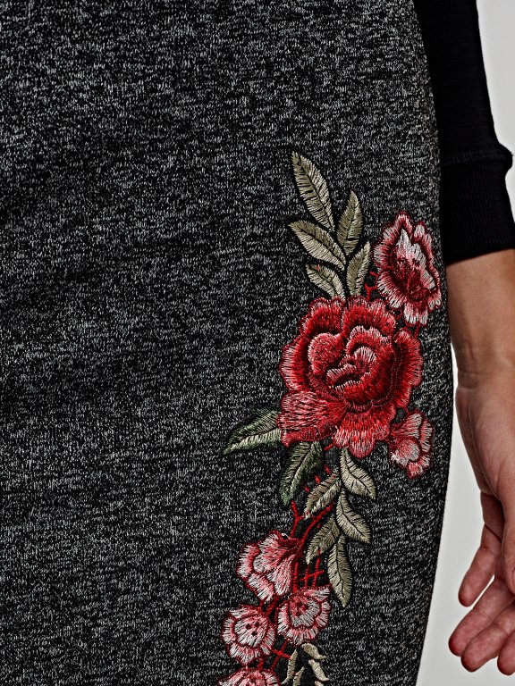 Melanżowa spódnica z haftem kwiatowym