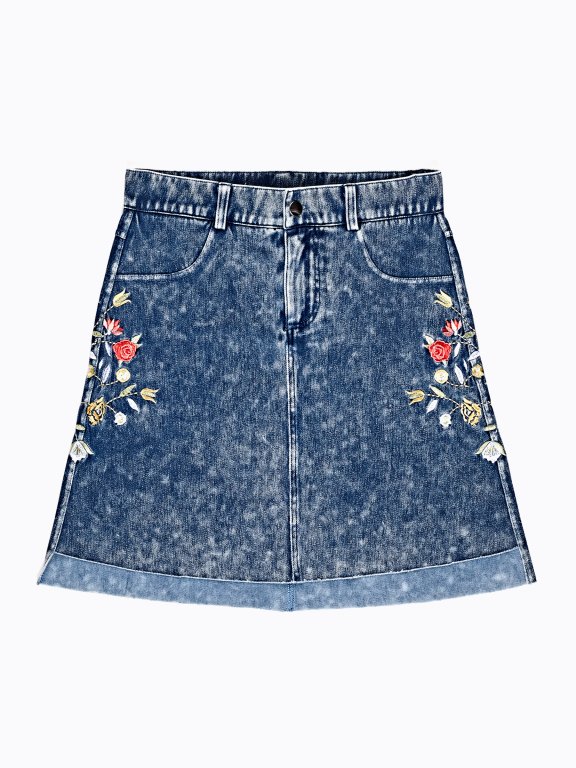 Mini skirt with floral embroidery