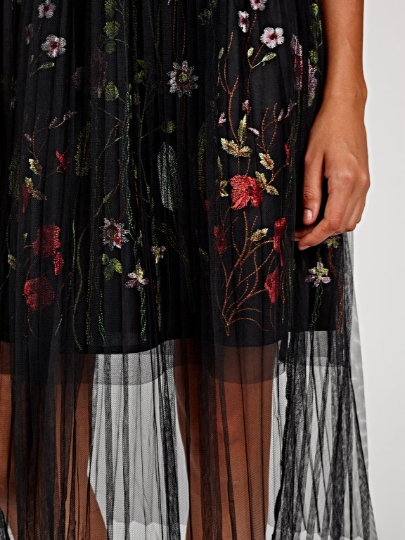 PLEATED SKIRT WITH FLORAL EMBROIDERY
