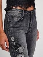 Skinny jeans with floral embroidery