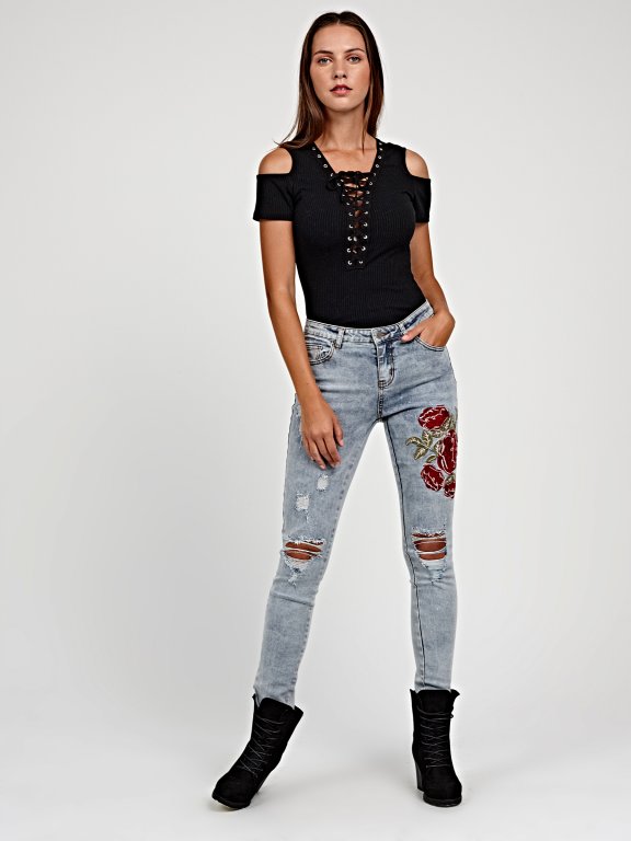 COLD SHOULDER TOP WITH FRONT LACING