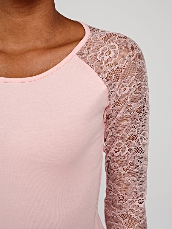 Combined top with lace sleeve