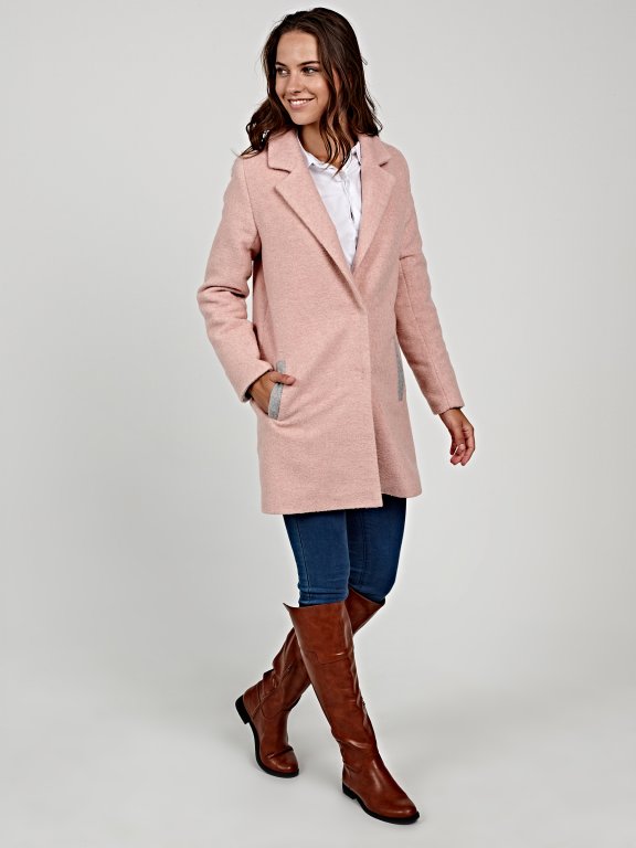 Plain coat with contrast details