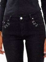 SKINNY JEANS WITH METAL RING DETAILS