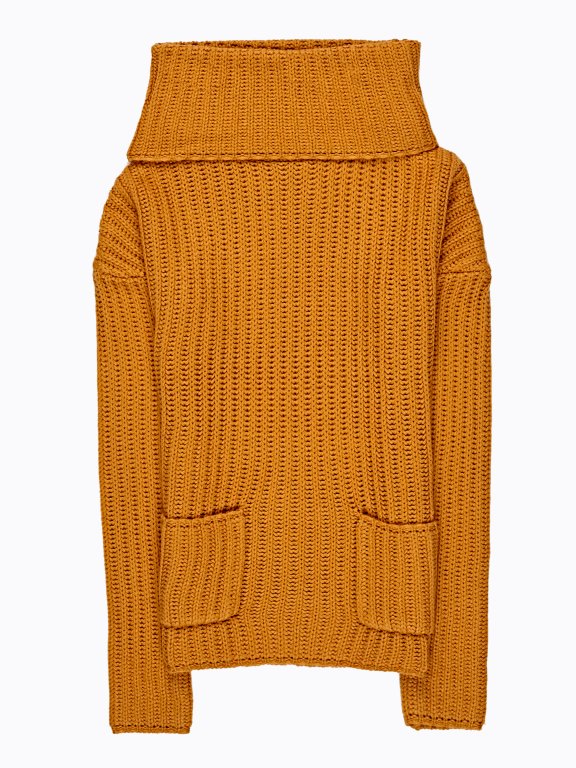 Oversized sweter z golfem i kieszeniami