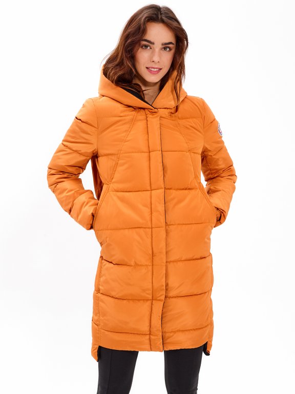 Dlouhá vatovaná bunda s kapucí