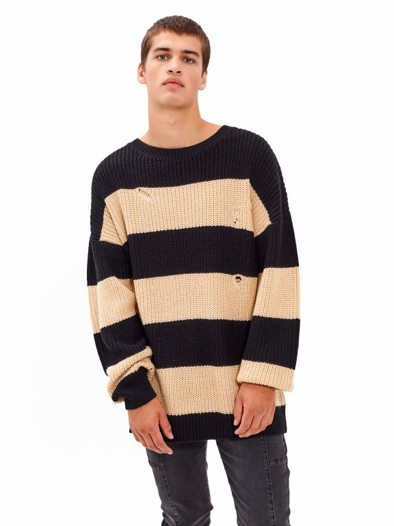 Oversized sweter w prążki z dziurami