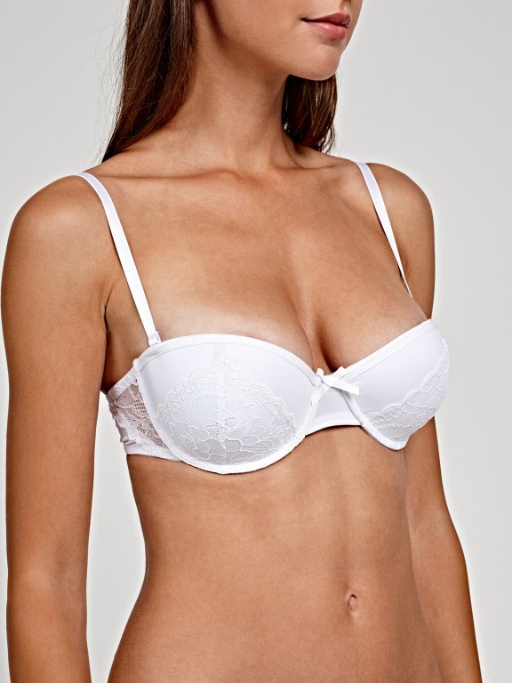 Push-up bra with lace