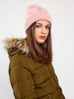 KNITTED BEANIE WITH POM