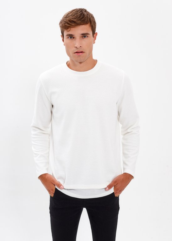 STRUCTURED T-SHIRT WITH LAYERED HEMS
