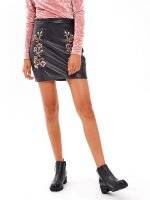 FAUX LEATHER MINI SKIRT WITH FLORAL EMBROIDERY
