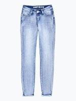Skinny jeans in light blue wash with frayed hem