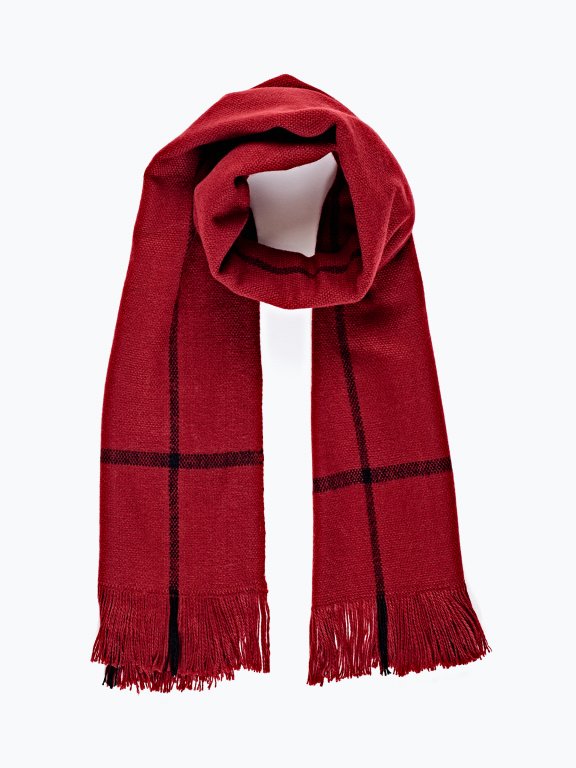 Oversized scarf with fringes