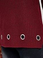 Rebrovaný sveter s kovovými kruhmi