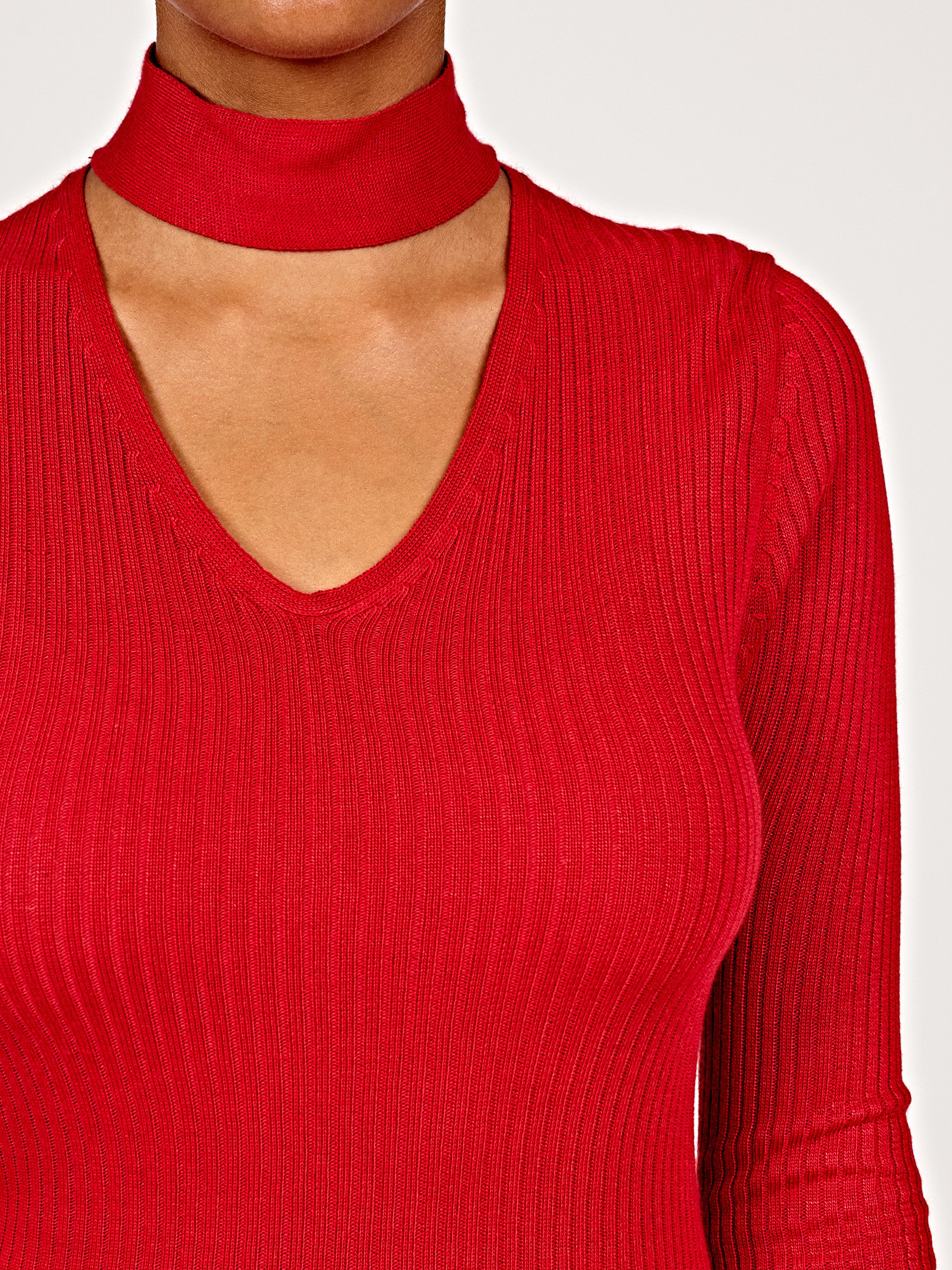 red choker sweater