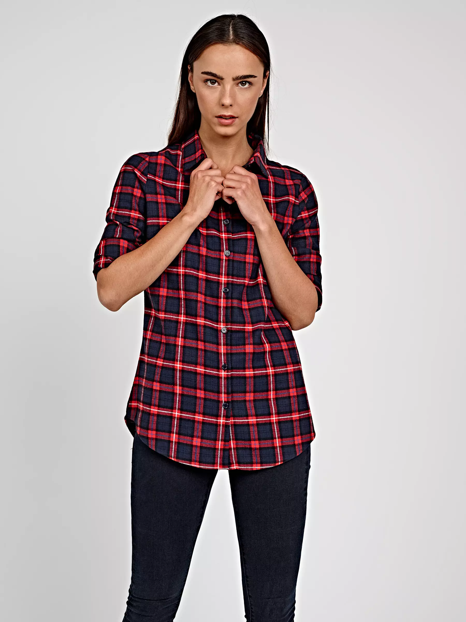Woman in dark jeans with plaid flannel shirt