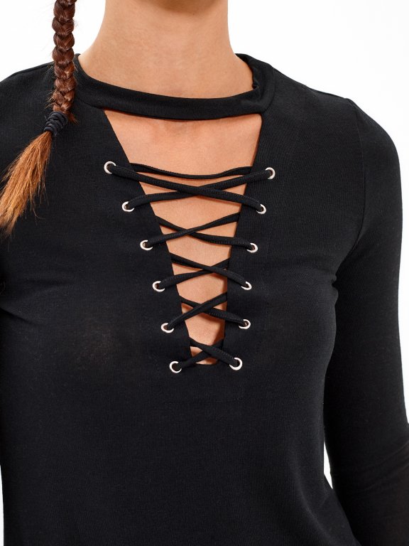 LACE-UP TOP