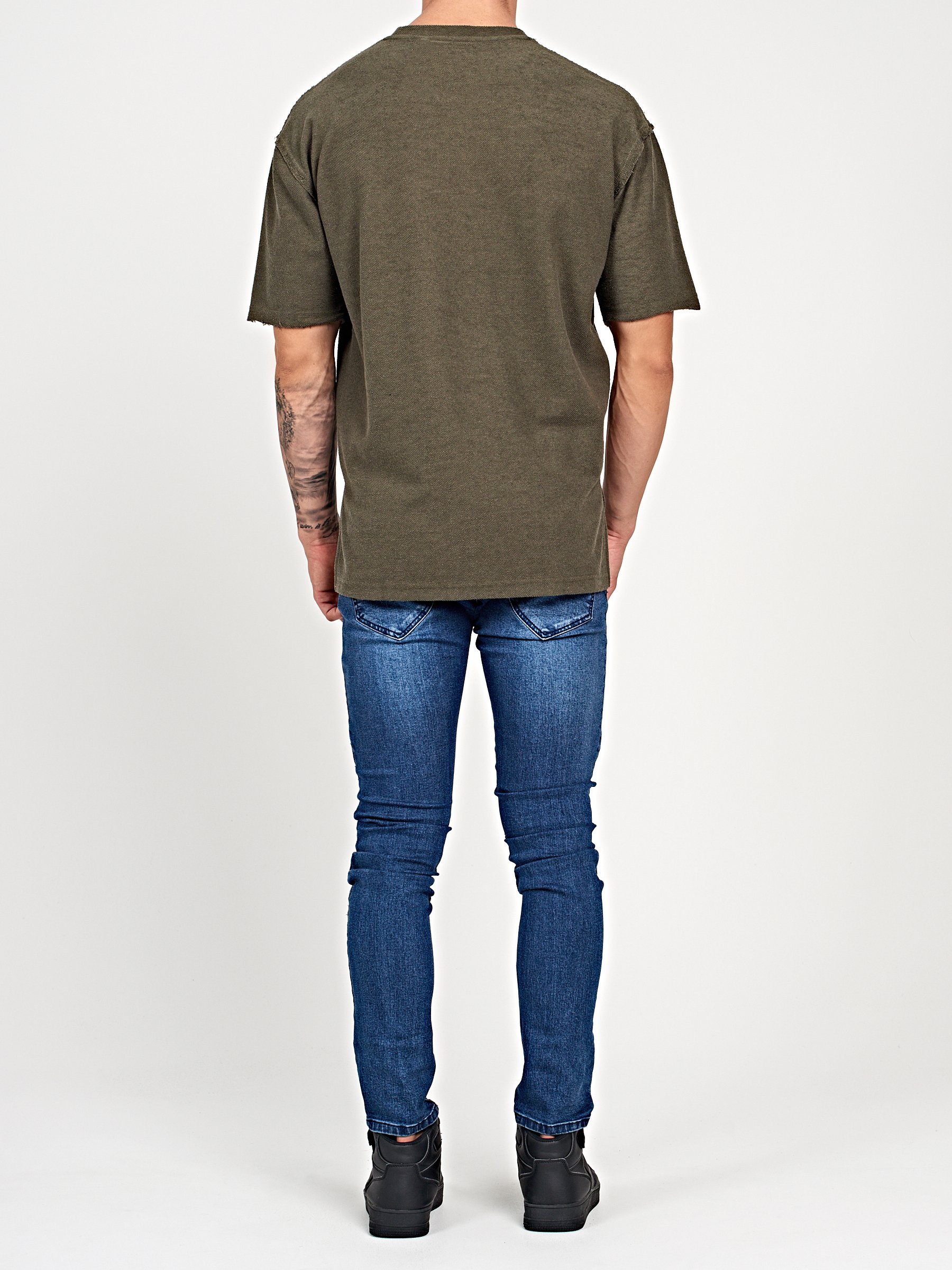 Oversized short sleeve sweatshirt with raw edge
