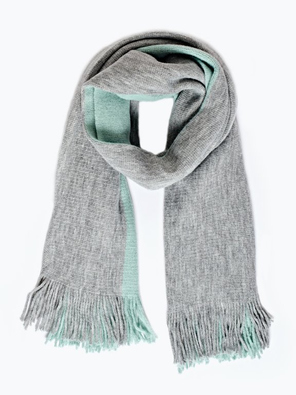Two-tone scarf with tassels