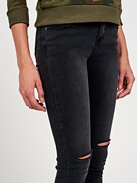 Ripped knees skinny jeans in black wash