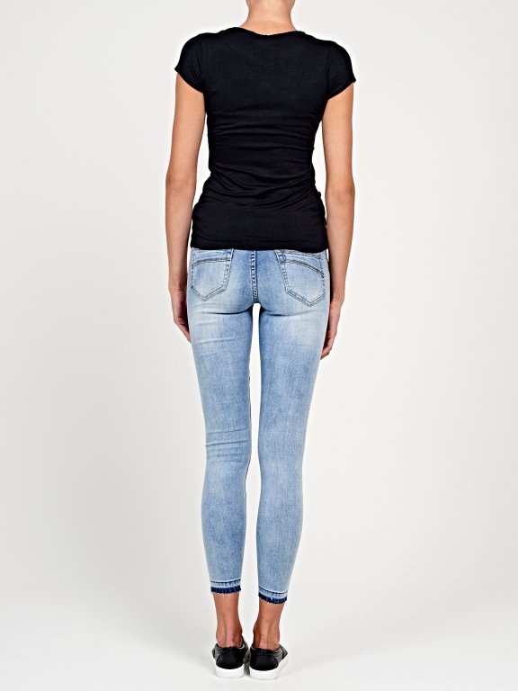Cropped skinny jeans in light blue wash