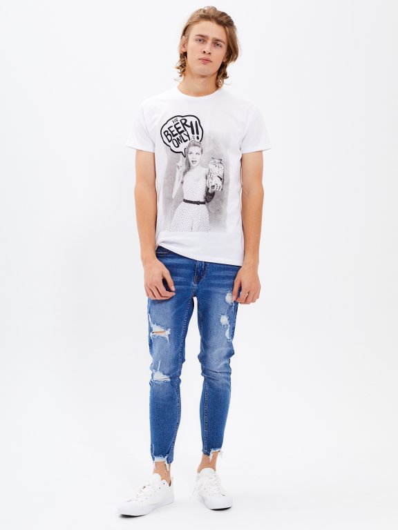 Slim fit tapered jeans with raw hem