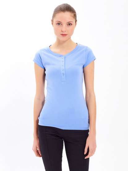 BASIC T-SHIRT WITH FRONT BUTTONS