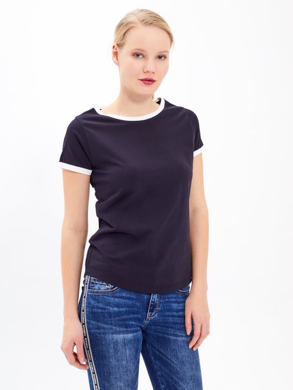 T-SHIRT WITH CONTRAST TRIMS