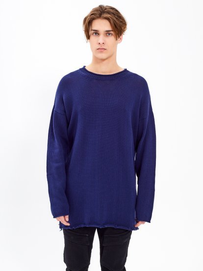 Široký pulover s neopracovaným lemom