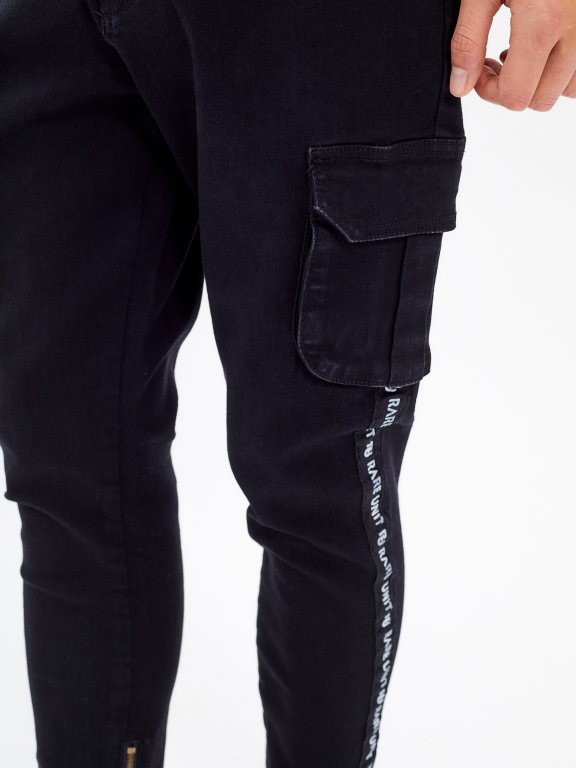 Krótkie jeansy z prążkiem po bokach i kieszeniami