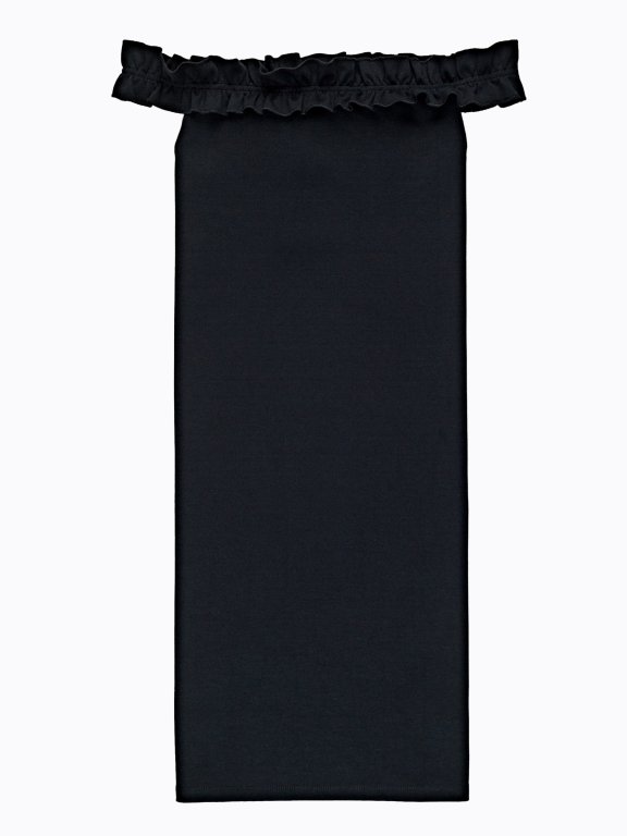Ołówkowa sukienka z odkrytymi ramionami