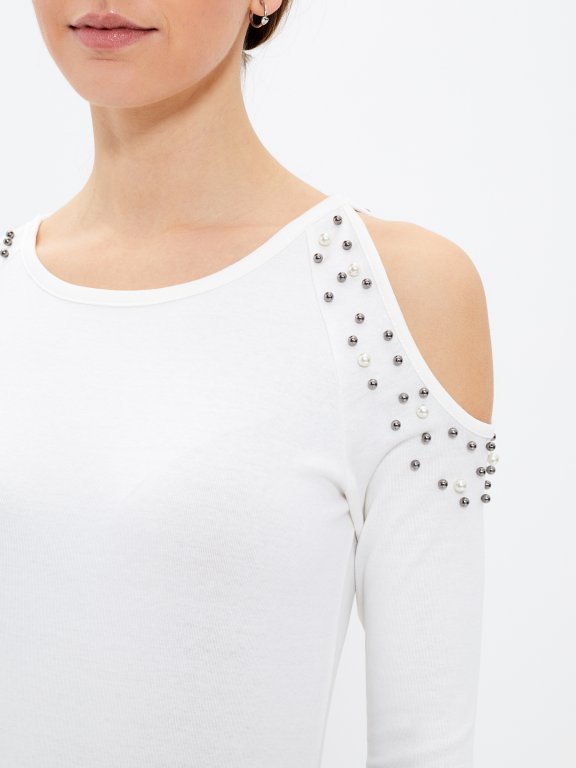 COLD SHOULDER TOP WITH PEARLS