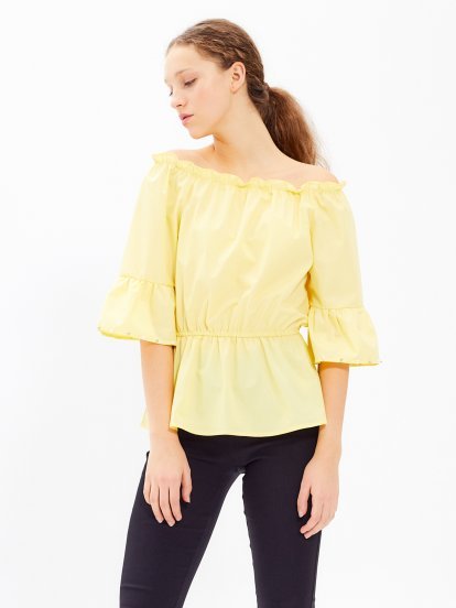 OFF-THE-SHOULDLER BLOUSE WTH PEARLS