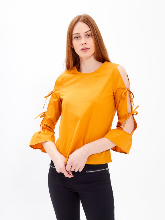 Blouse with lace-up sleeve