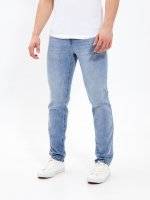 Základné džínsy rovného strihu