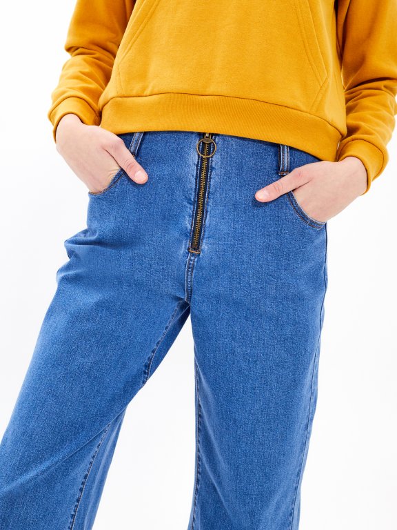 Široké džínsy s rozstrapkaním