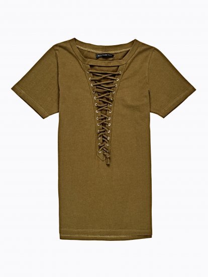 T-shirt with front lacing