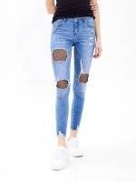 Destroyed skinny jeans with fishnet
