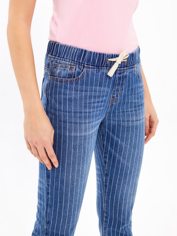 Krátke džínsy s prúžkami