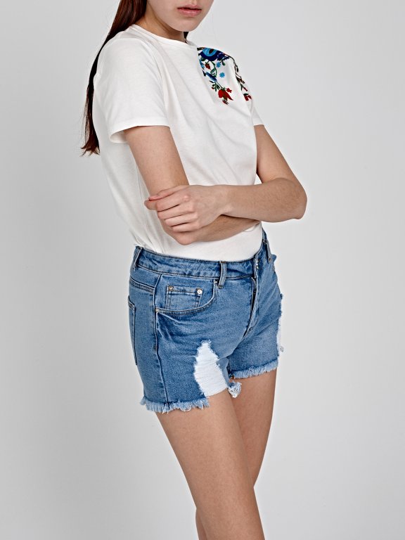 T-SHIRT WITH FLORAL EMBROIDERY