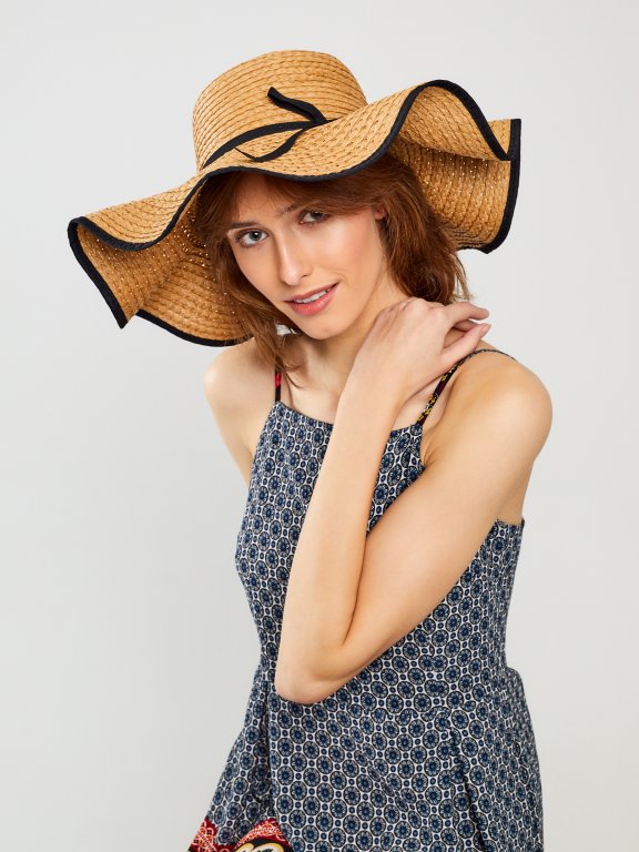 Pamela hat with contrast trim