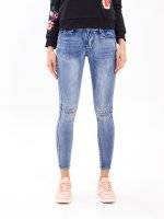 Distressed skinny jeans with studs