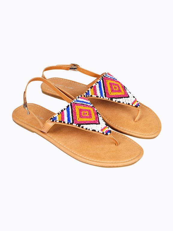 Flat sandals with beads