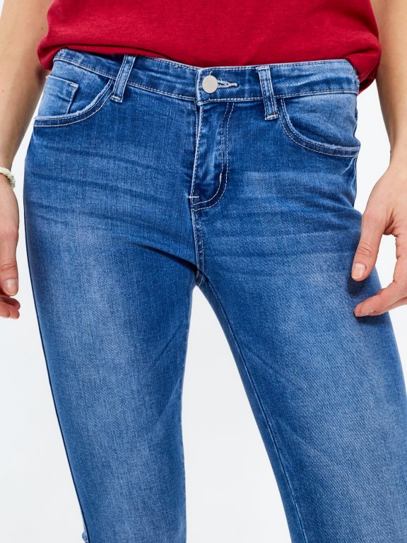 Skinny Jeans mit Rissen an den Knien