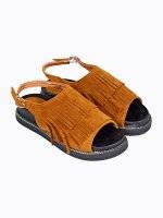 Sandals with fringes