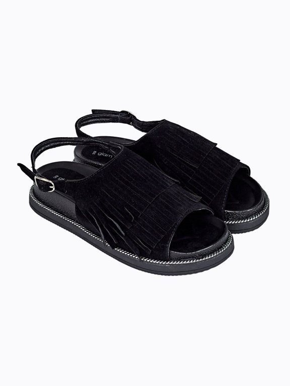 Sandals with fringes
